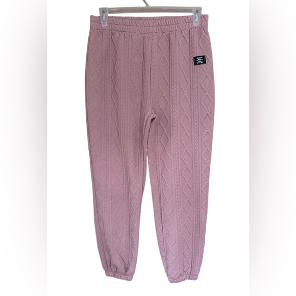 Elegant Pink Cable Knit Sweater Set - Picture 3 of 8